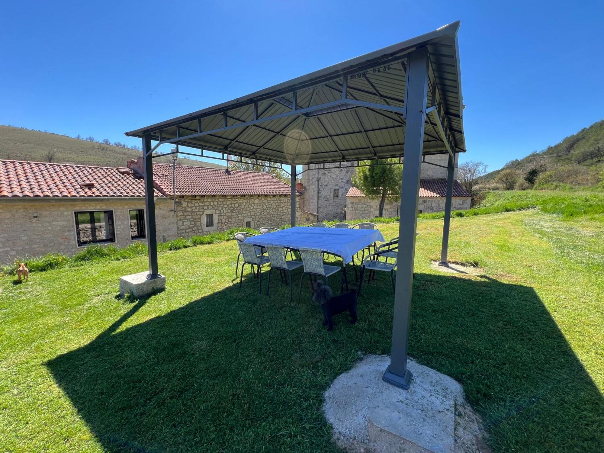 El Pecu Casa Rural Starfamiliar Bustillo Del Paramo Экстерьер фото